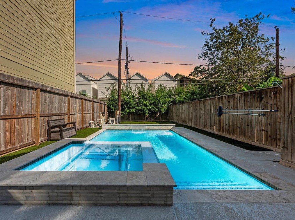 529 25 St, Houston TX  77008-2501 exterior