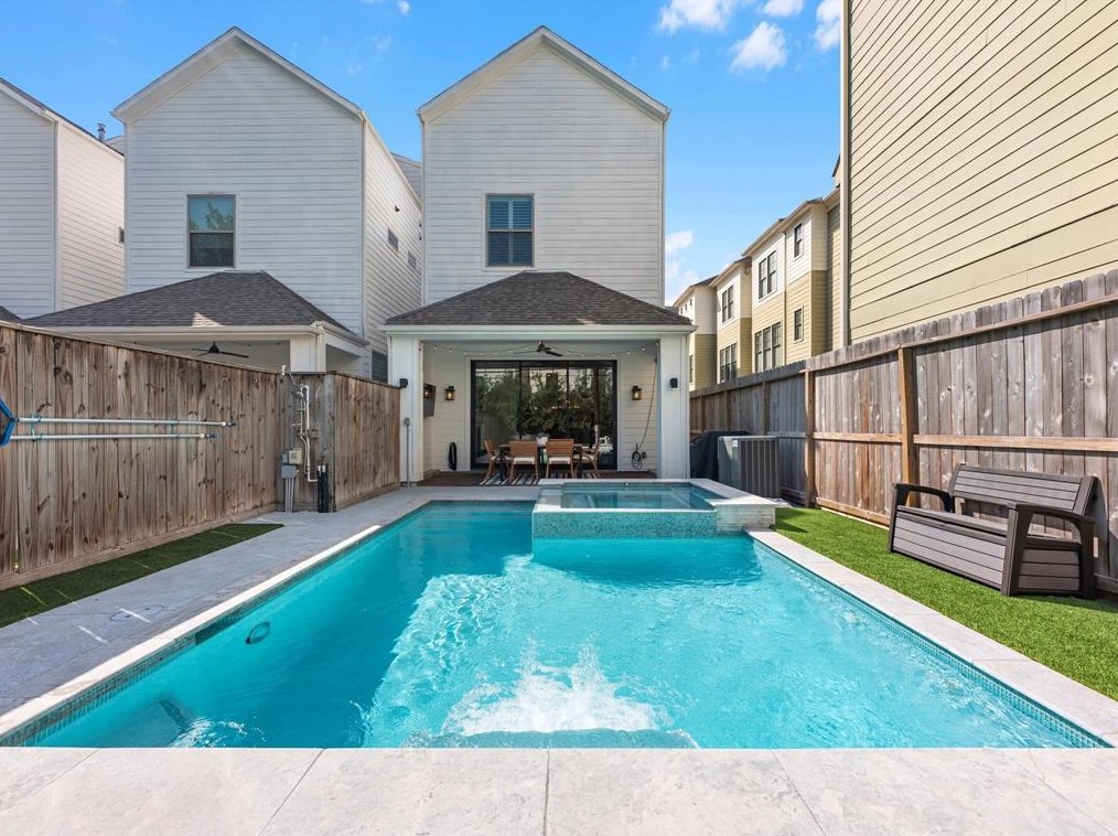 529 25 St, Houston TX  77008-2501 exterior