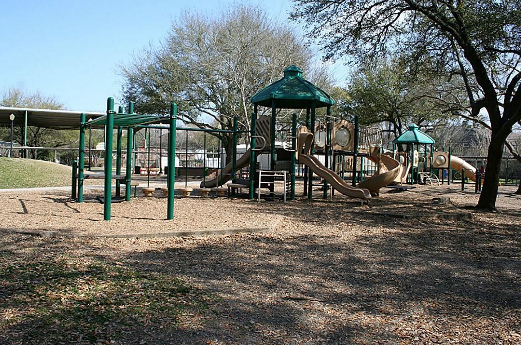 2119 Swift Blvd, Houston TX 77030-1216 exterior