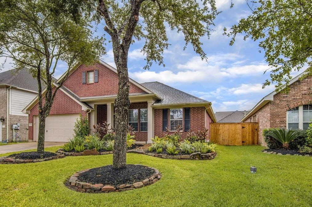 2126 Red Timber Ct, League City TX  77573-3284 exterior