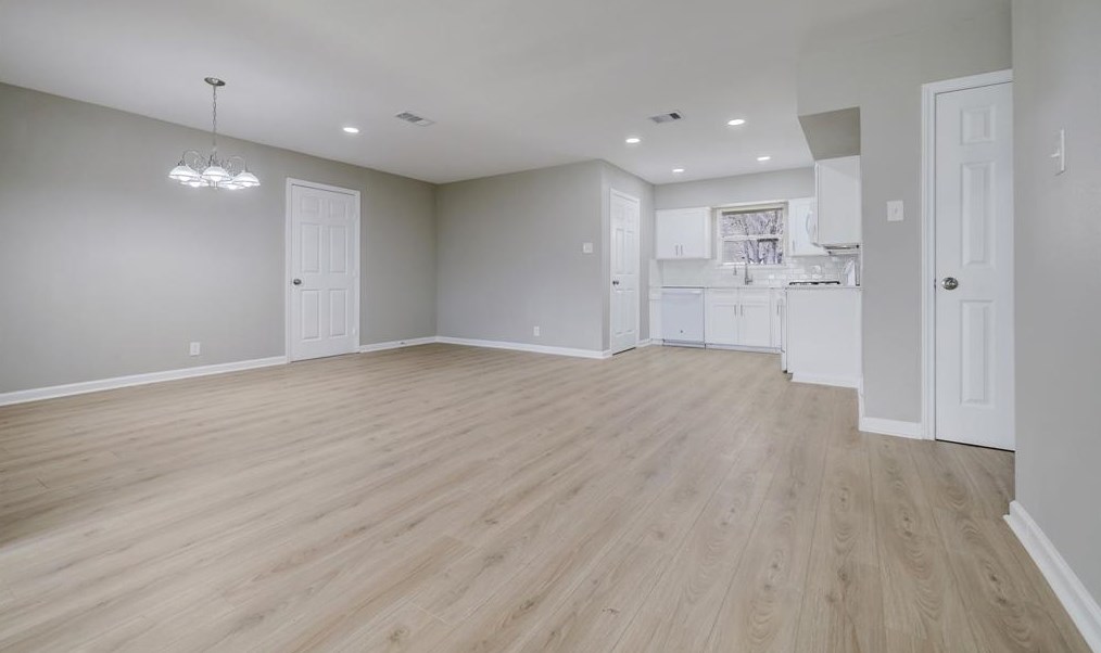 6127 Doulton Dr, Houston TX  77033-1239 exterior