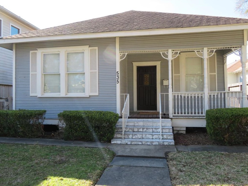 535 Arlington St, Houston TX  77007-2619 exterior