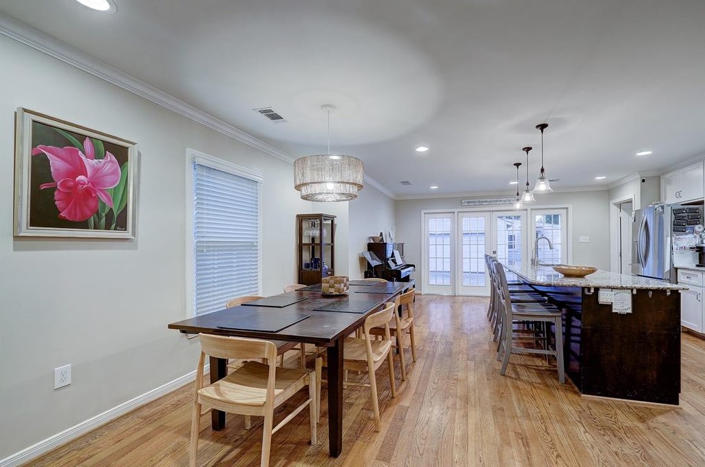1522 Sue Barnett Dr, Houston TX  77018-5411 exterior