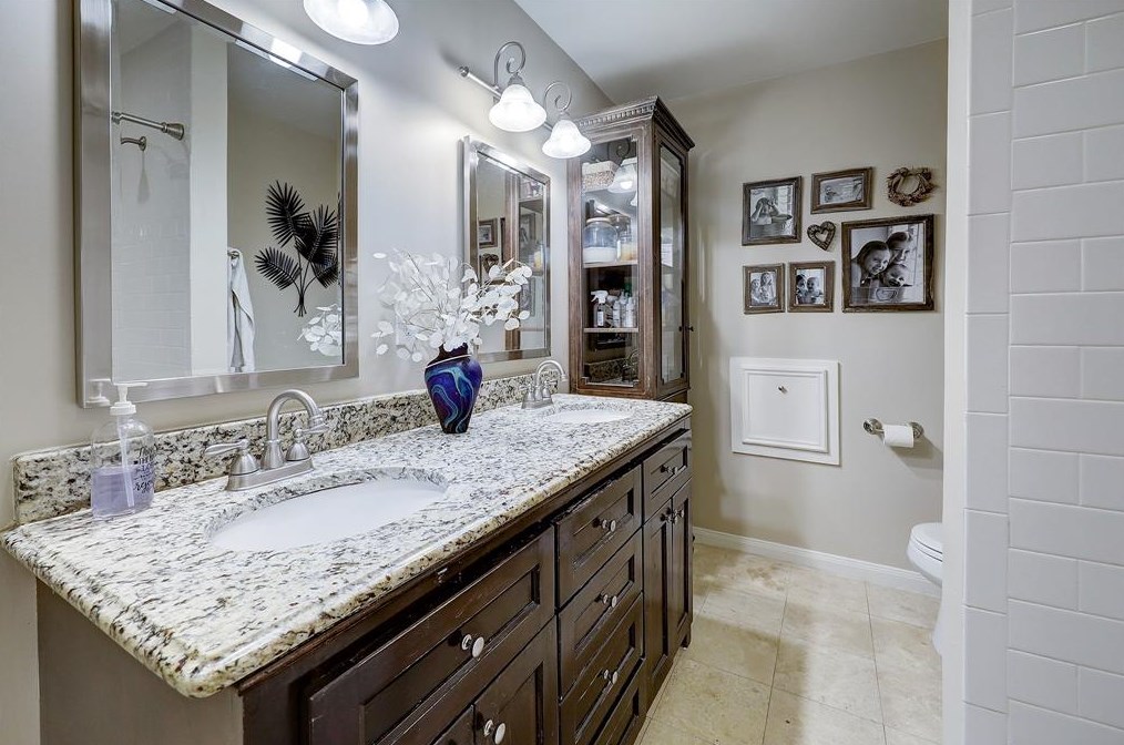 1522 Sue Barnett Dr, Houston TX  77018-5411 exterior