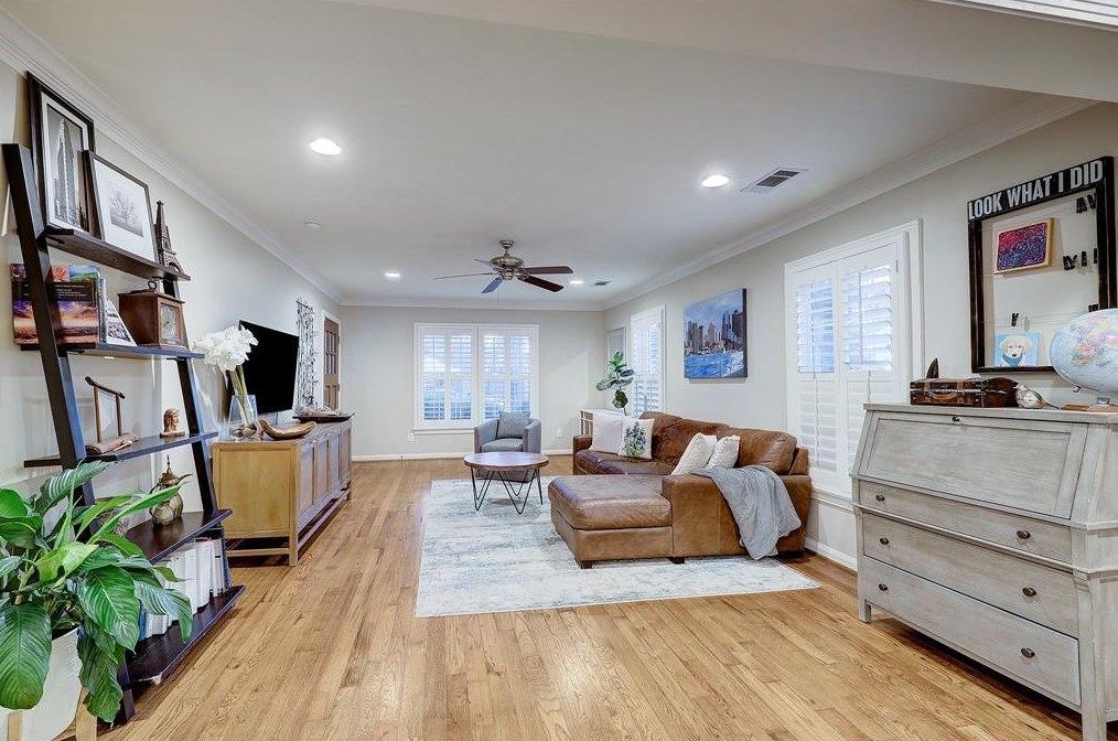 1522 Sue Barnett Dr, Houston TX  77018-5411 exterior