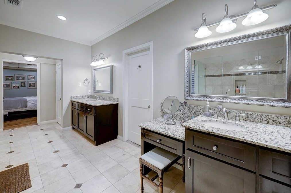 1522 Sue Barnett Dr, Houston TX  77018-5411 exterior