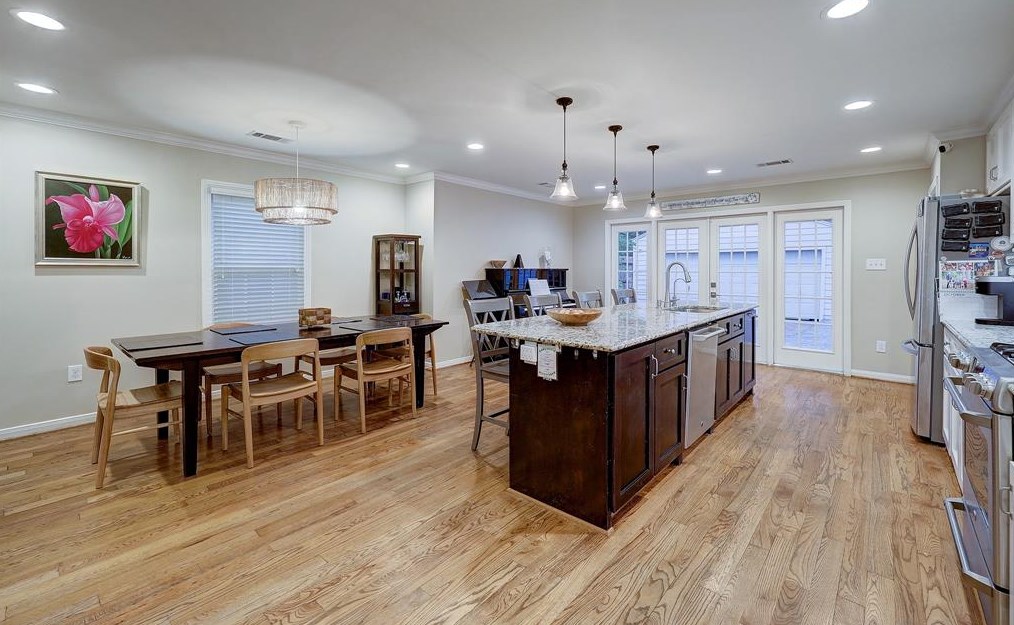 1522 Sue Barnett Dr, Houston TX  77018-5411 exterior