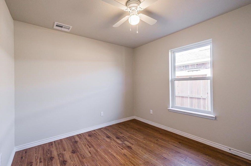 8710 Dallas Acorn St, Houston TX  77078-1104 exterior