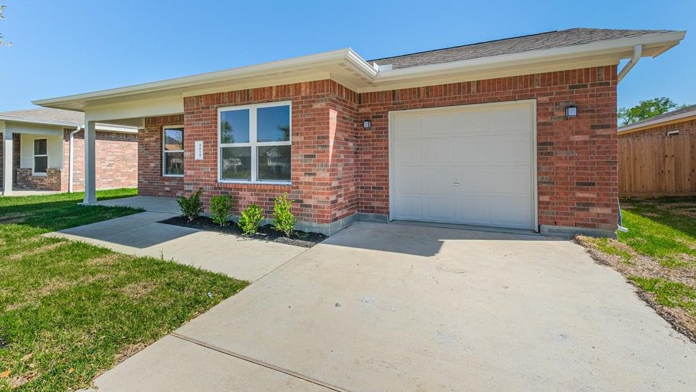 8710 Dallas Acorn St, Houston TX  77078-1104 exterior