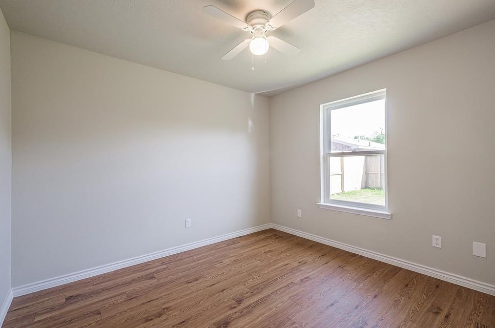 8710 Dallas Acorn St, Houston TX  77078-1104 exterior