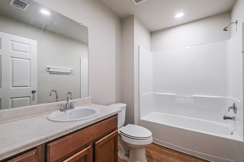 8710 Dallas Acorn St, Houston TX  77078-1104 exterior