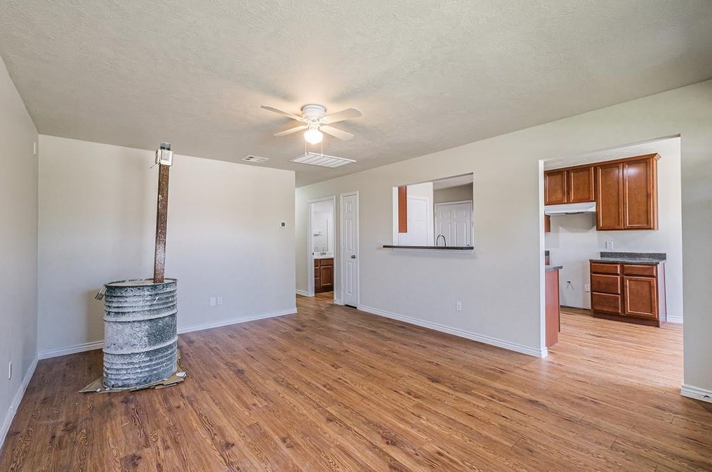 8710 Dallas Acorn St, Houston TX  77078-1104 exterior