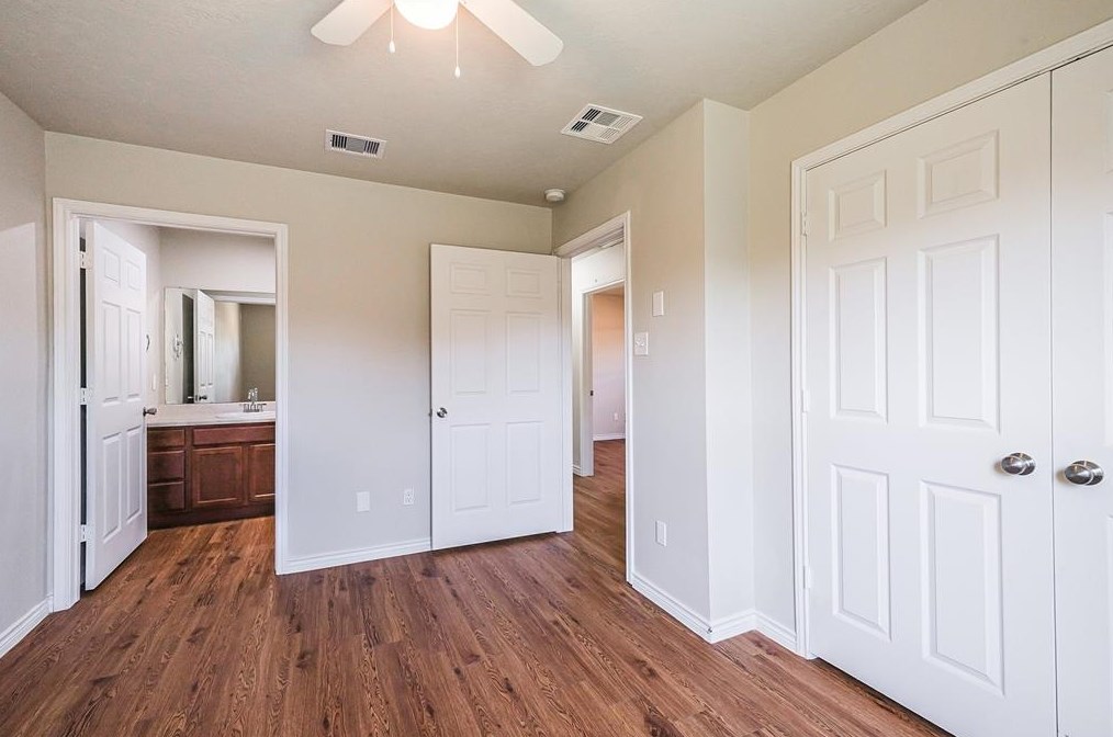 8710 Dallas Acorn St, Houston TX  77078-1104 exterior