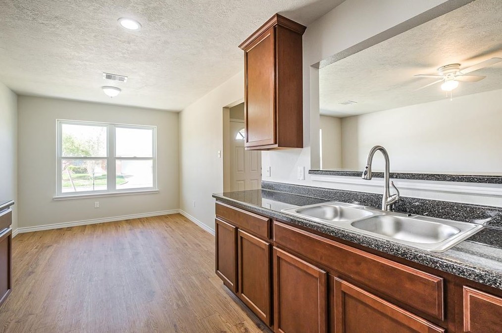 8710 Dallas Acorn St, Houston TX  77078-1104 exterior