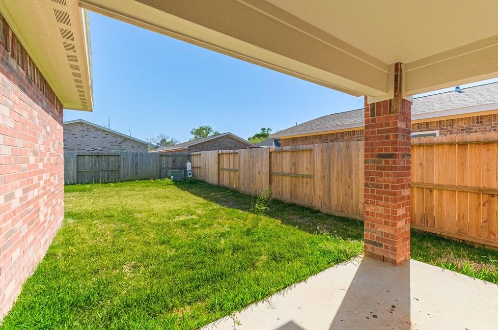 8710 Dallas Acorn St, Houston TX  77078-1104 exterior