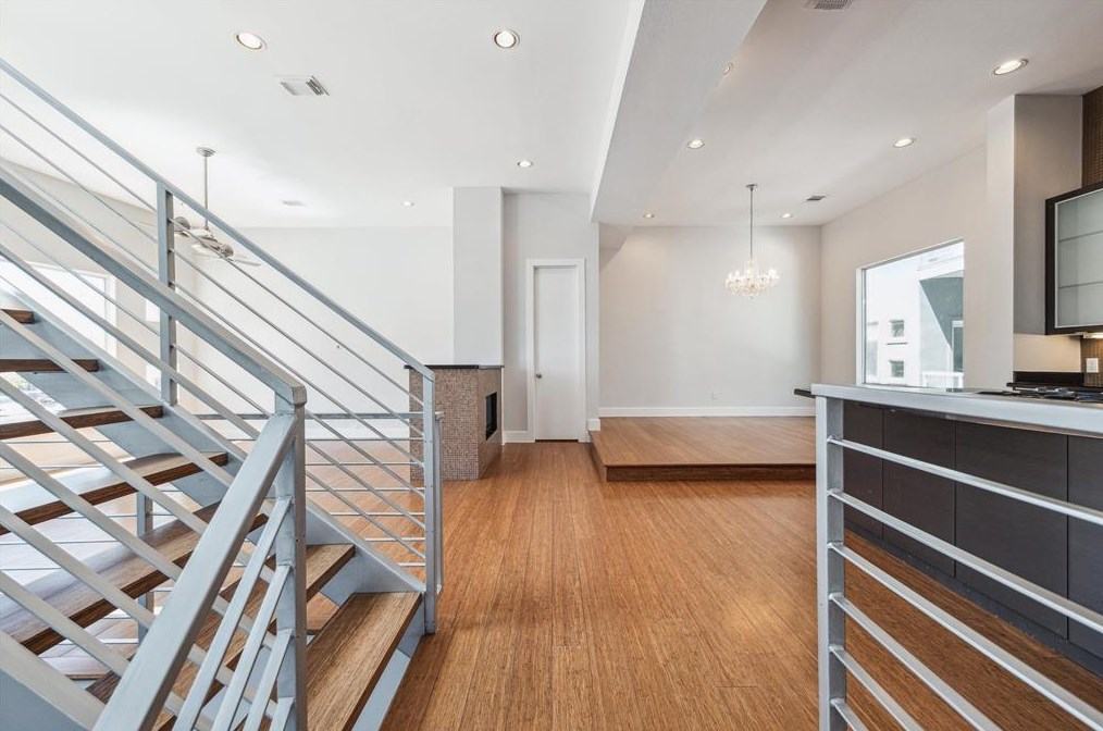 1807 Hickory St, Houston TX  77007-4178 exterior