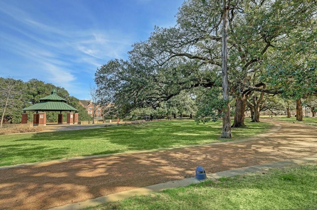 3004 Chenevert St, Houston TX  77004-5665 exterior