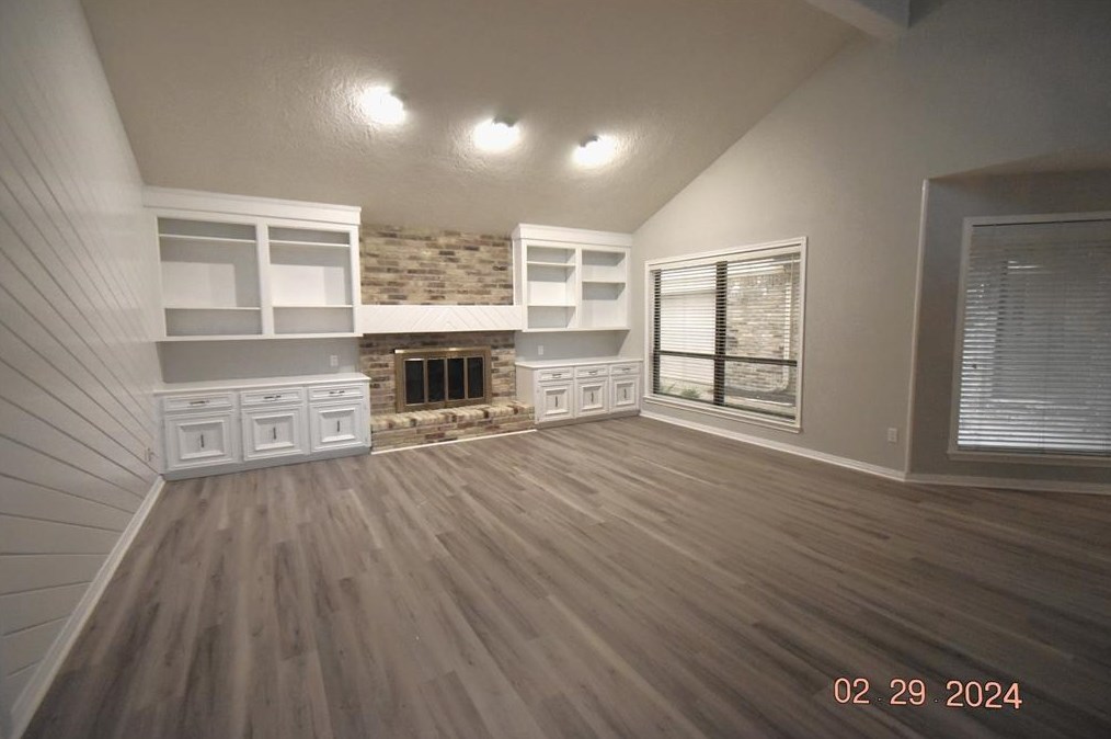 15155 Diana Ln, Houston TX  77062-2801 exterior