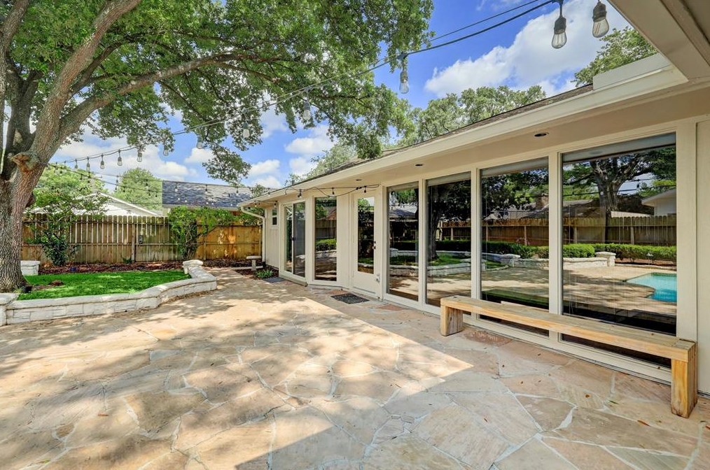 10623 Olympia Dr, Houston TX  77042-2818 exterior