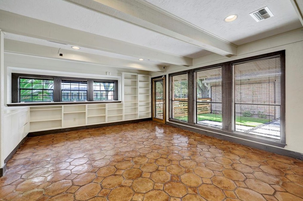 10623 Olympia Dr, Houston TX  77042-2818 exterior