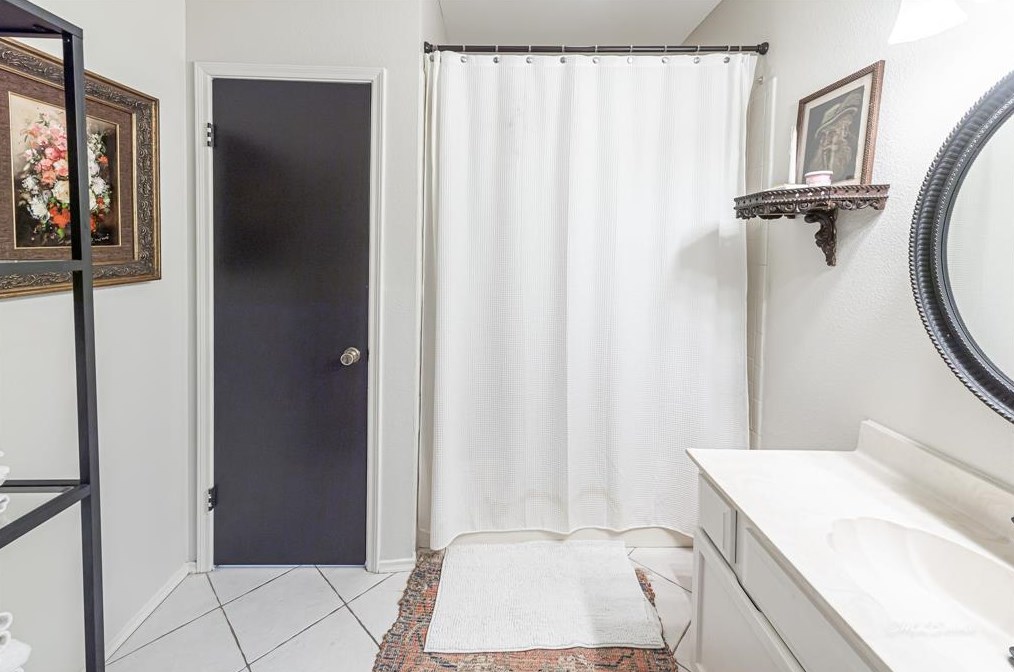 654 Wilcrest Dr, Houston TX 77042-1080 exterior