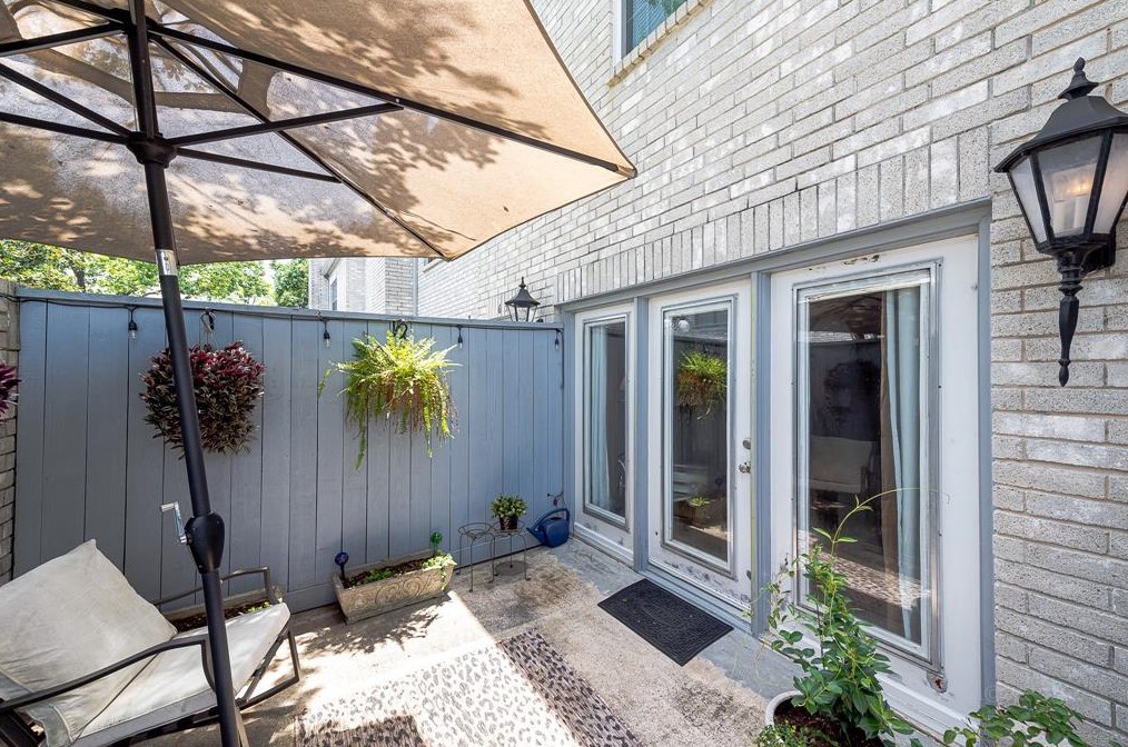 654 Wilcrest Dr, Houston TX 77042-1080 exterior