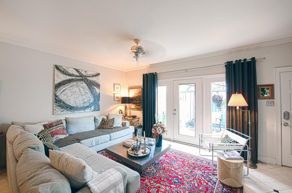 654 Wilcrest Dr, Houston TX 77042-1080 exterior