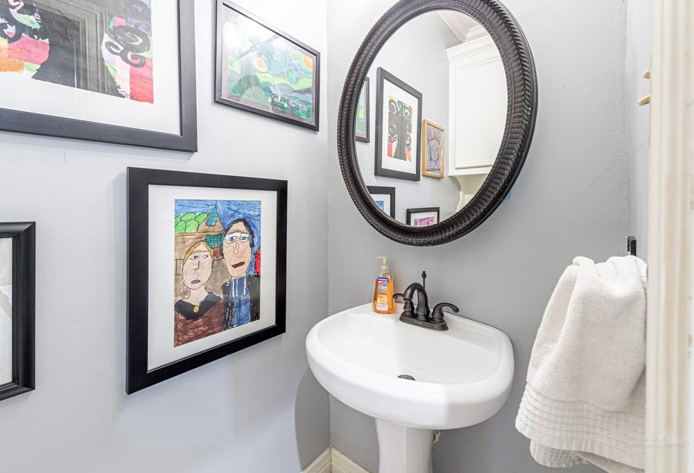 654 Wilcrest Dr, Houston TX 77042-1080 exterior