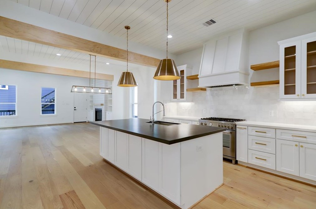 1907 Hickory St, Houston TX  77007-4133 exterior