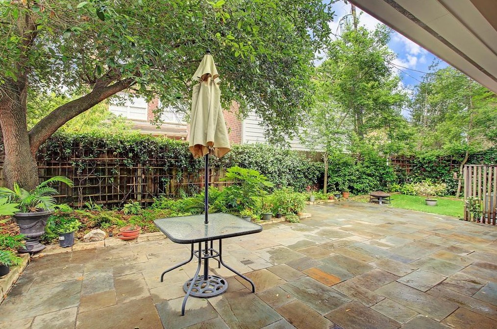 4207 Swarthmore St, Houston TX  77005-2709 exterior
