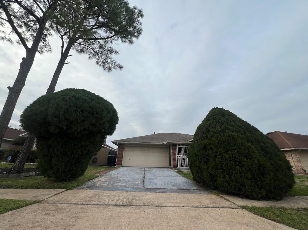 9515 Coast Bridge St, Houston TX  77075-5033 exterior