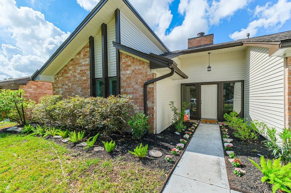 3018 Frontier Dr, Sugar Land TX  77479-1635 exterior