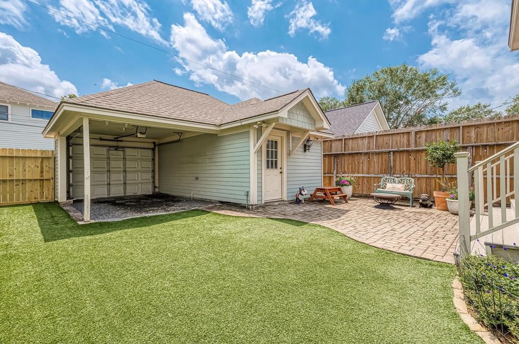 932 Rutland St, Houston TX  77008-6827 exterior