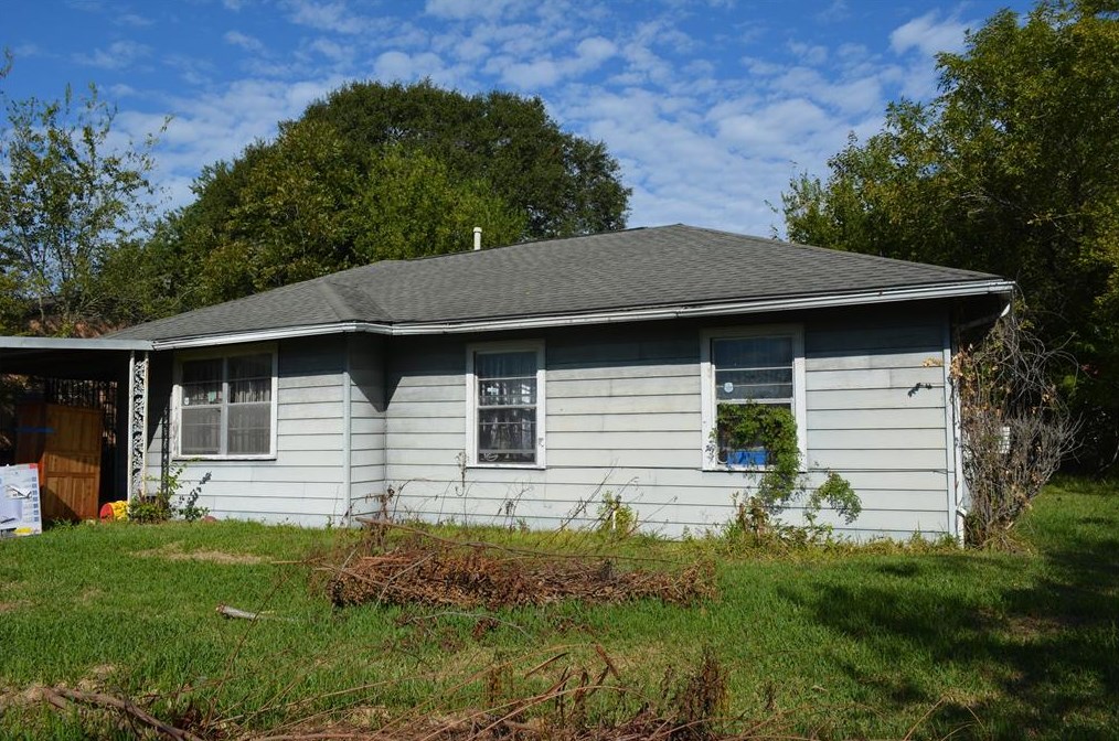 6035 Southmont, Houston TX  77033-1024 exterior