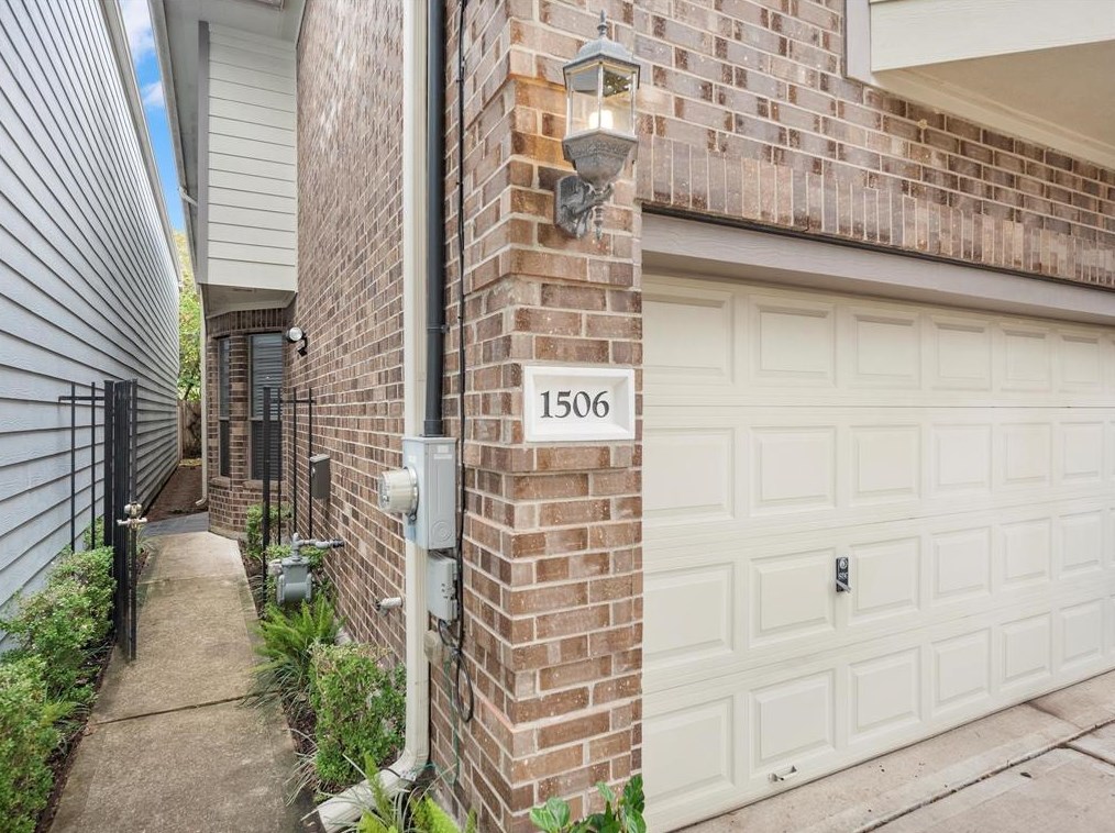 1506 Nashua St, Houston TX  77008-3750 exterior