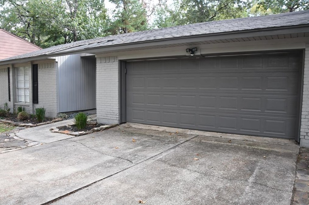 30 Woodstock Circle Dr, Spring TX  77381-2768 exterior