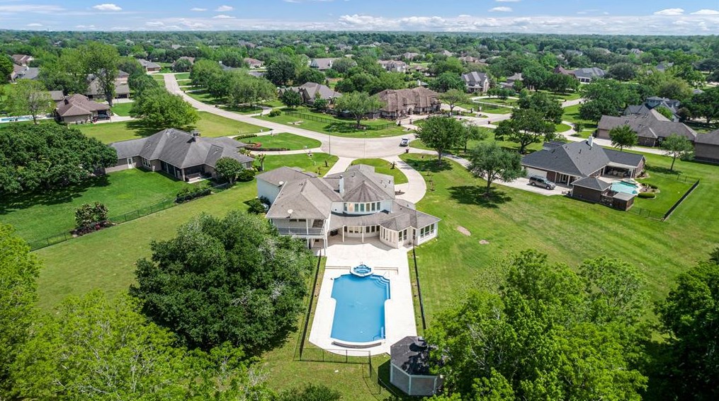 32731 Westminster Dr, Fulshear TX 77441-4098 exterior