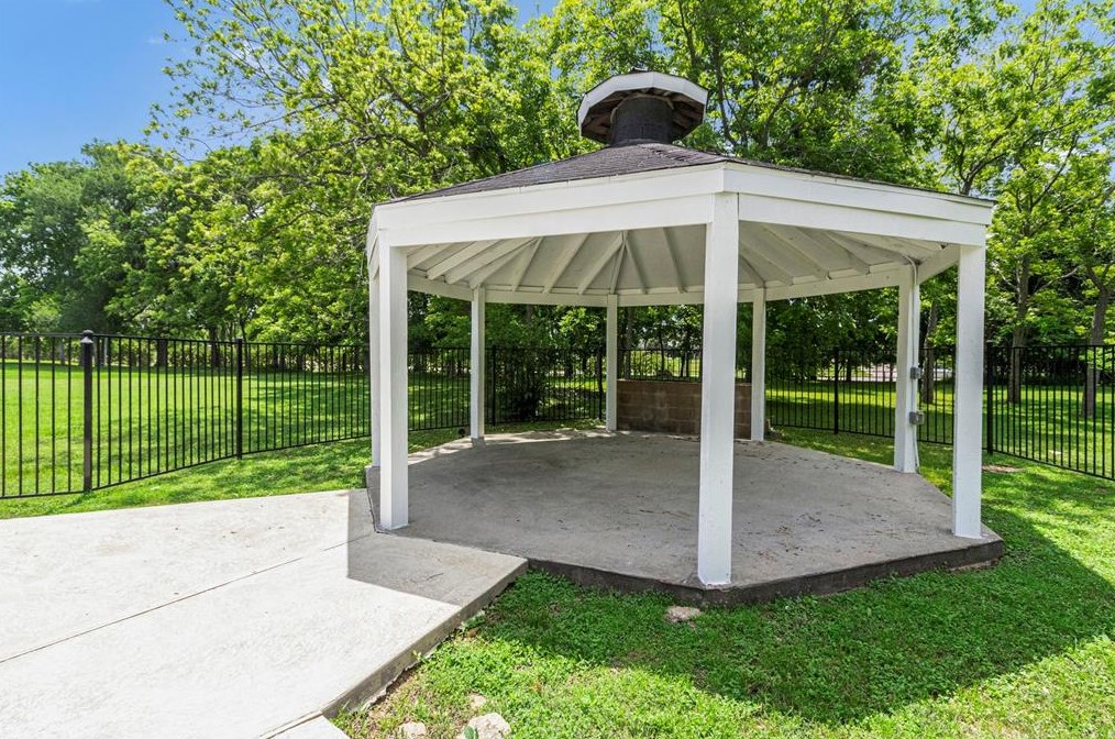 32731 Westminster Dr, Fulshear TX 77441-4098 exterior