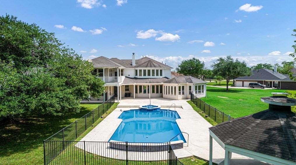 32731 Westminster Dr, Fulshear TX 77441-4098 exterior