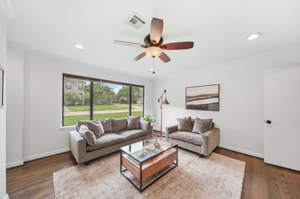 2203 Saxon, Houston TX  77092-5140 exterior