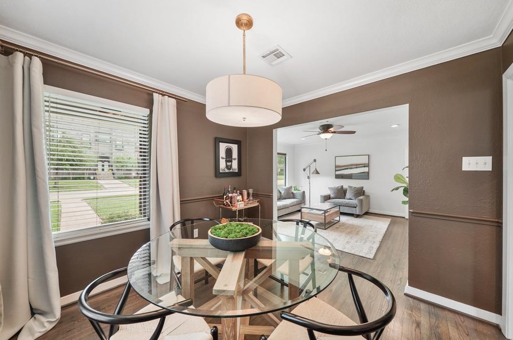 2203 Saxon, Houston TX  77092-5140 exterior