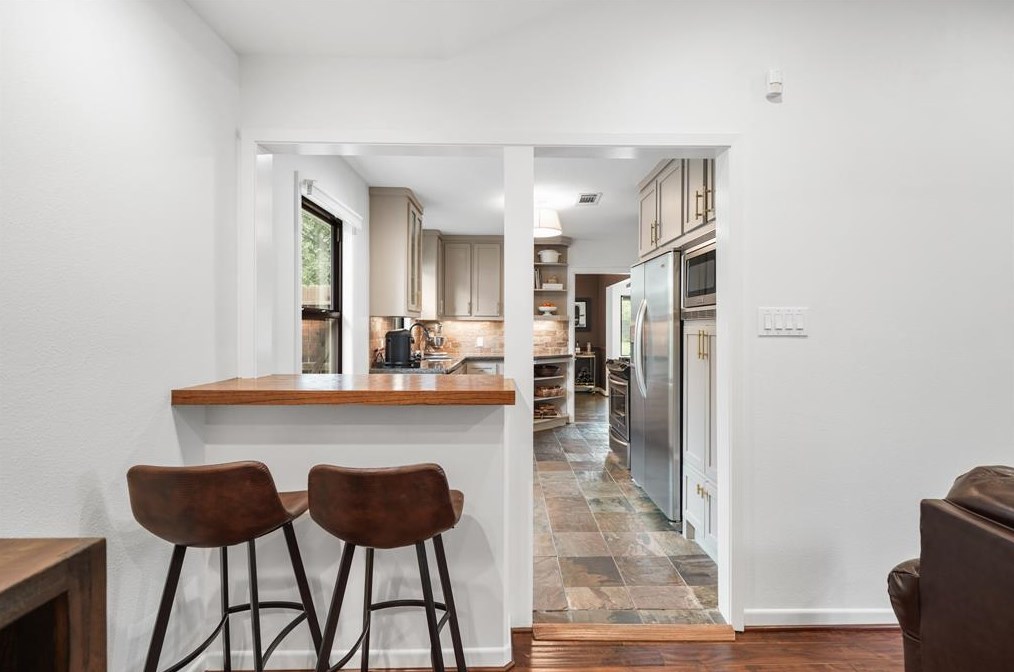 2203 Saxon, Houston TX  77092-5140 exterior