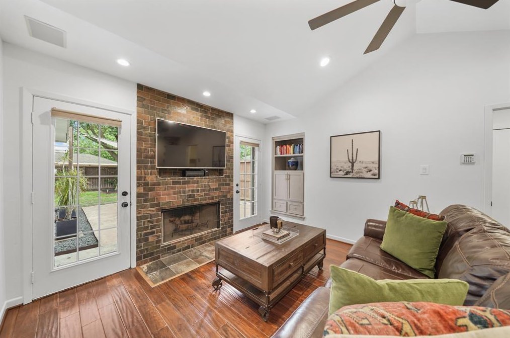 2203 Saxon, Houston TX  77092-5140 exterior