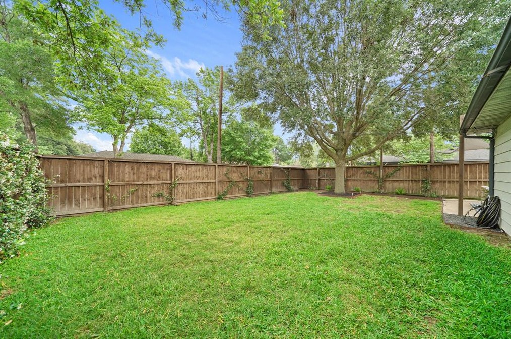 2203 Saxon, Houston TX  77092-5140 exterior