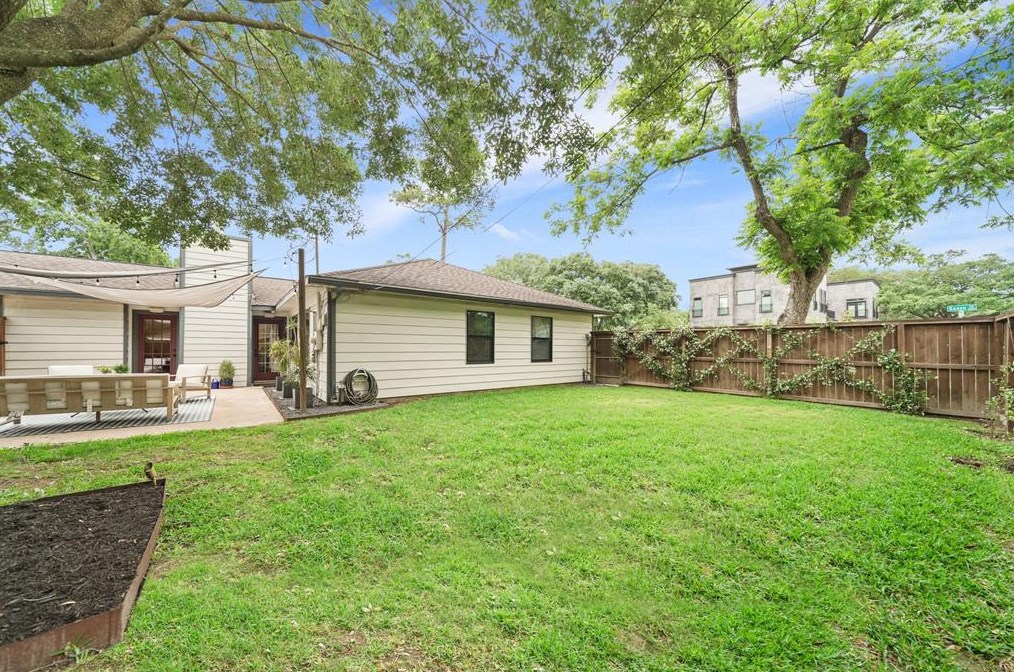 2203 Saxon, Houston TX  77092-5140 exterior