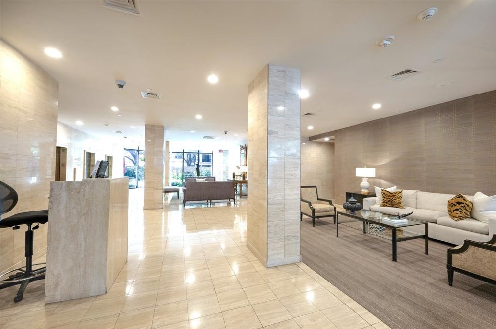 15 Greenway Plz, Houston TX  77046-1501 exterior