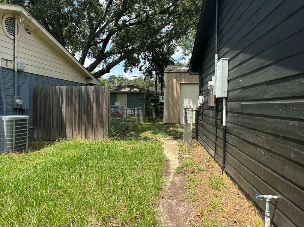 2009 Sandlewood Dr, Bay City TX  77414-7714 exterior