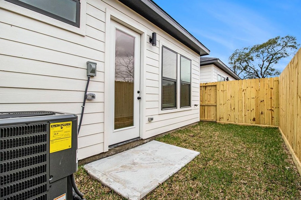3831 Goodhope St, Houston TX  77021-6113 exterior