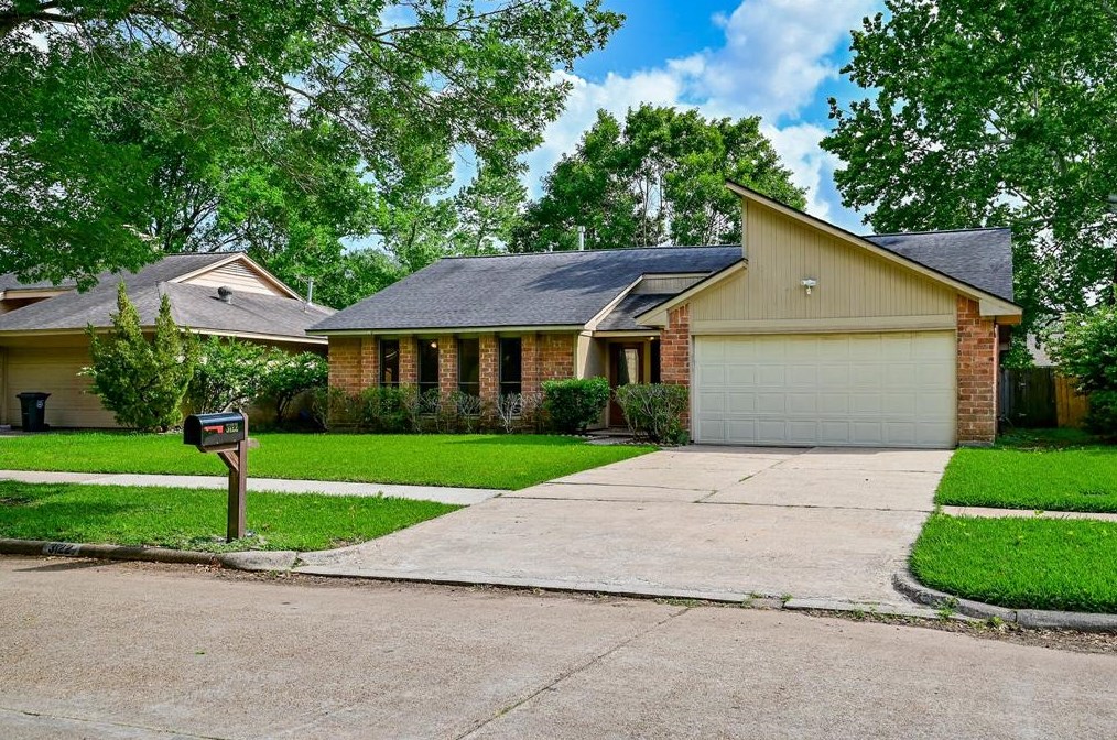 3122 Frontier Dr, Sugar Land TX  77479-1635 exterior