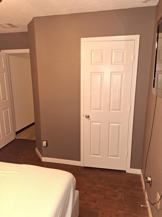 2519 Skyview Pt, Houston TX  77047-8123 exterior